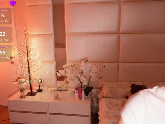 LilyColins's BongaCams show and profile