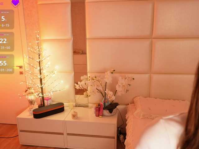 LilyColins's BongaCams show and profile