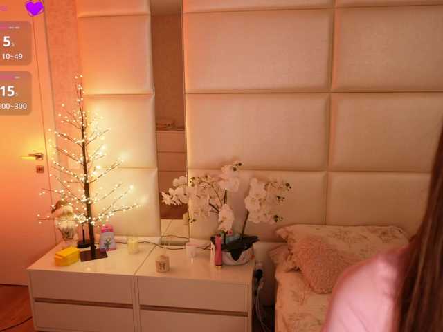 LilyColins's BongaCams show and profile