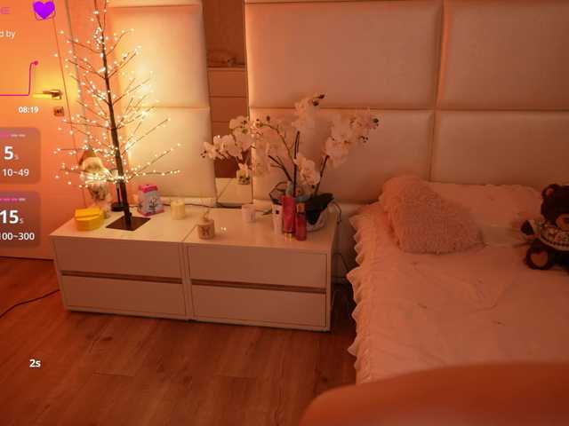 LilyColins's BongaCams show and profile