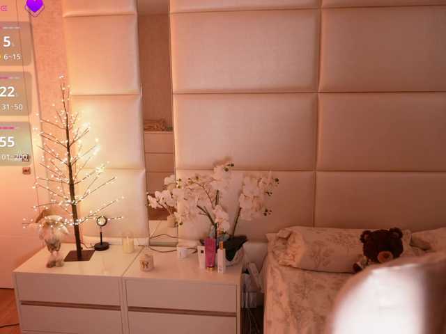 LilyColins's BongaCams show and profile