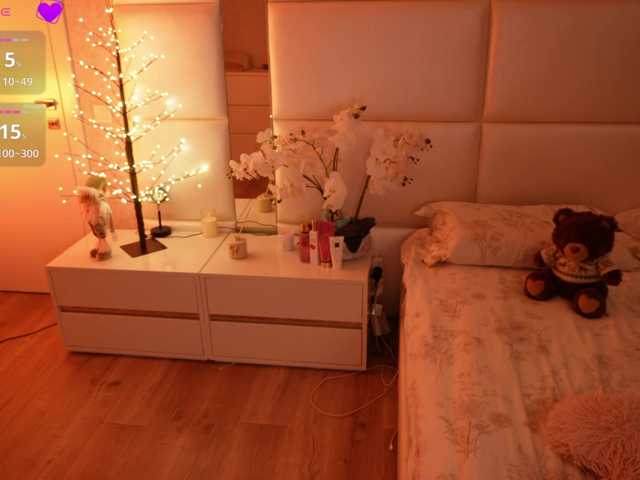 LilyColins's BongaCams show and profile