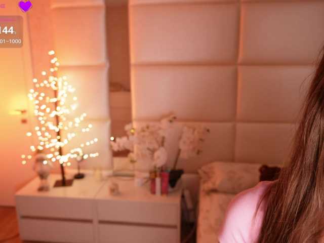 LilyColins's BongaCams show and profile