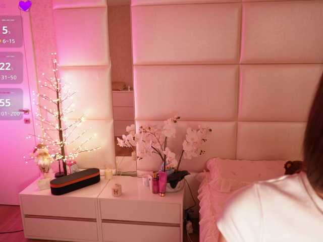 LilyColins's BongaCams show and profile