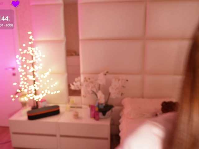 LilyColins's BongaCams show and profile