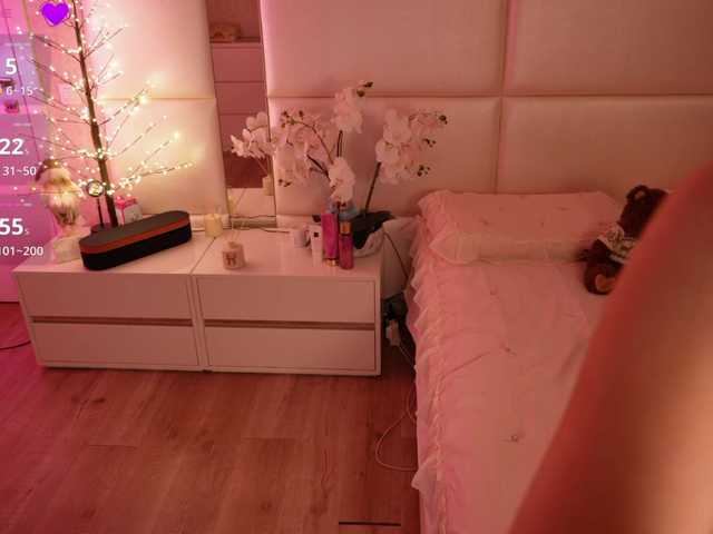 LilyColins's BongaCams show and profile