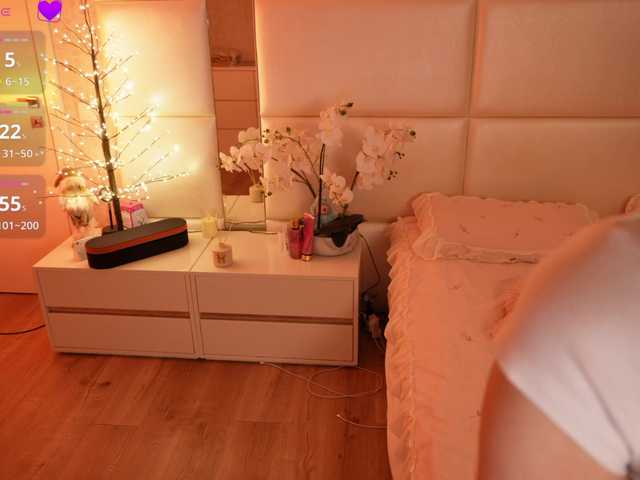 LilyColins's BongaCams show and profile