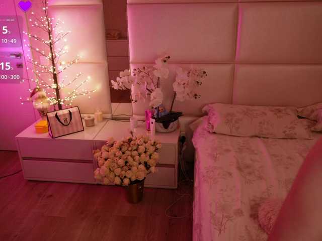 LilyColins's BongaCams show and profile