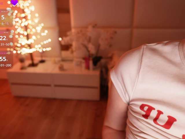 LilyColins's BongaCams show and profile