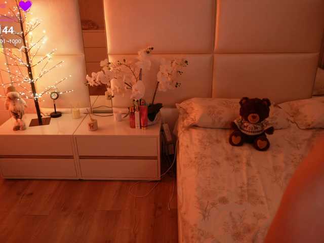 LilyColins's BongaCams show and profile