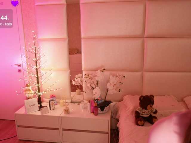 LilyColins's BongaCams show and profile