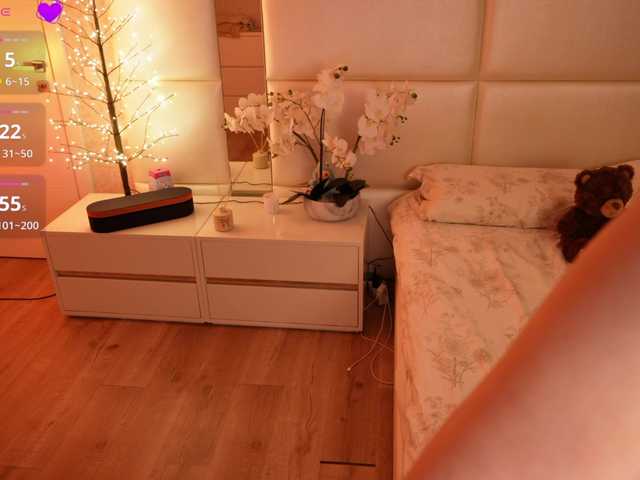 LilyColins's BongaCams show and profile