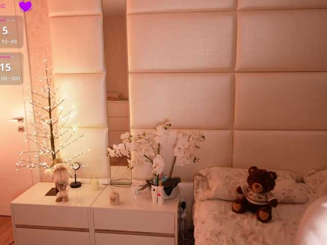 LilyColins's BongaCams show and profile