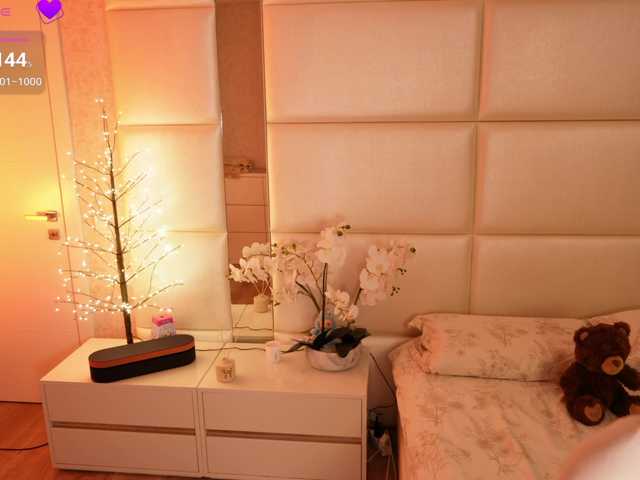 LilyColins's BongaCams show and profile