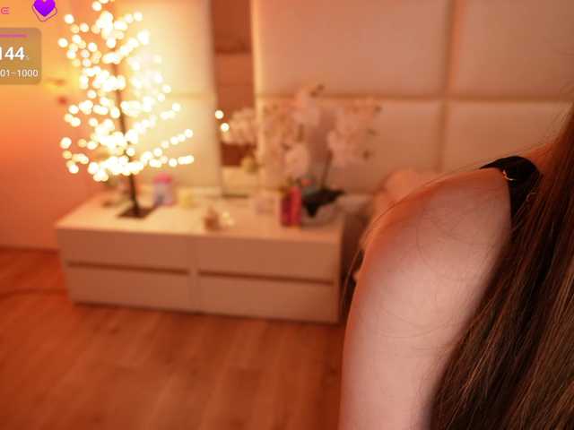 LilyColins's BongaCams show and profile