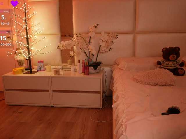 LilyColins's BongaCams show and profile