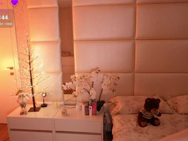 LilyColins's BongaCams show and profile