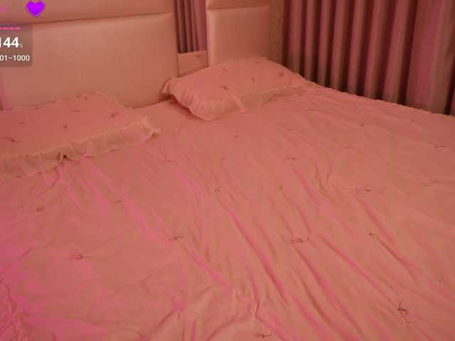 LilyColins's BongaCams show and profile