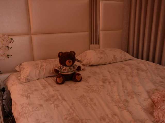 LilyColins's BongaCams show and profile