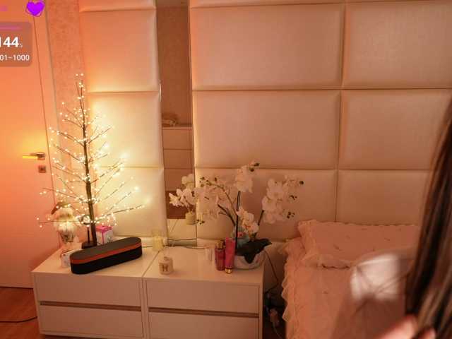 LilyColins's BongaCams show and profile