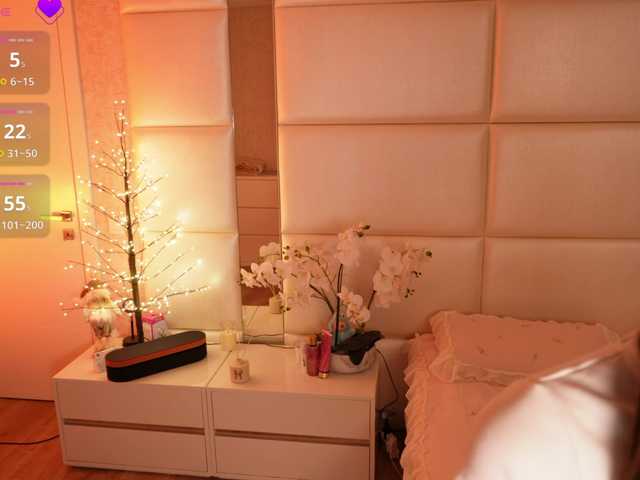 LilyColins's BongaCams show and profile