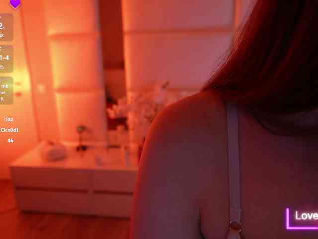 LilyColins webcam