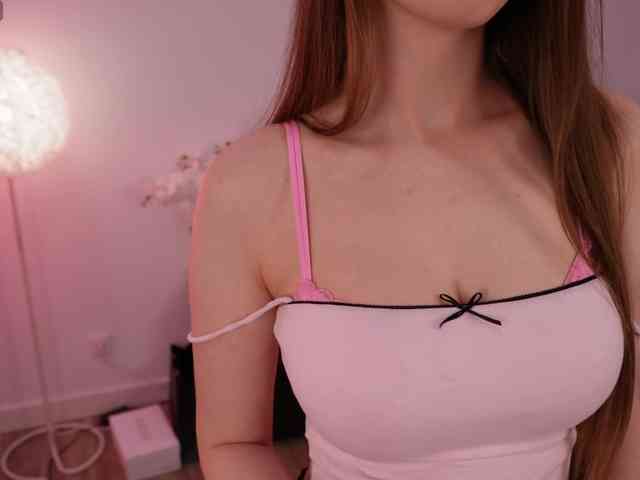 LilyColins webcam