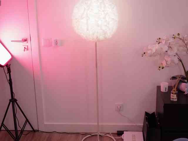 LilyColins webcam