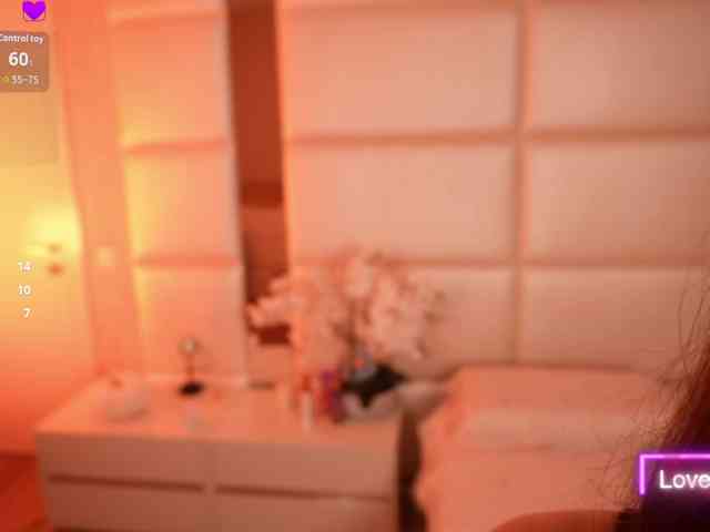 LilyColins webcam
