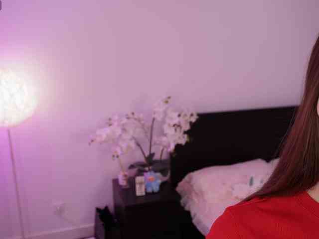 LilyColins webcam