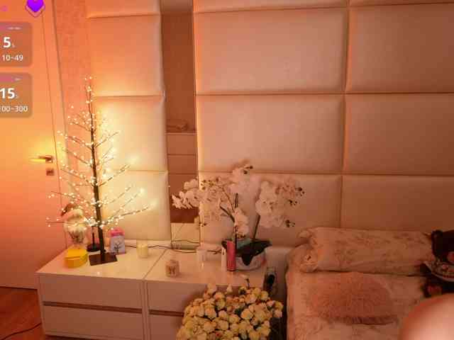 LilyColins LilyColins