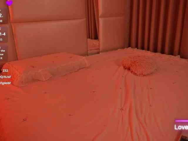 LilyColins webcam