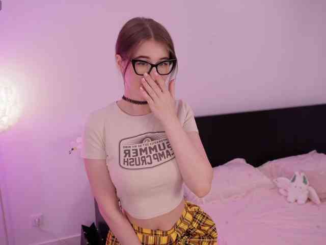 LilyColins webcam
