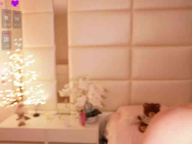 LilyColins LilyColins