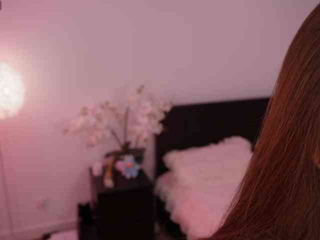 LilyColins webcam