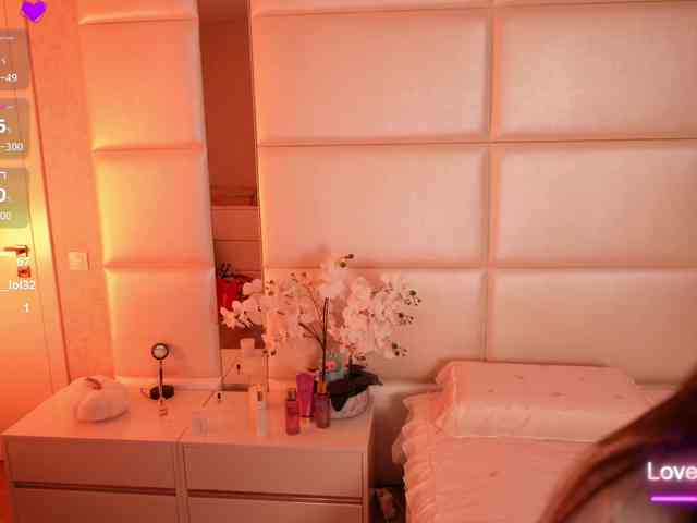 LilyColins webcam