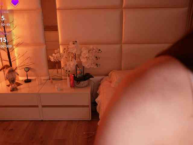 LilyColins LilyColins