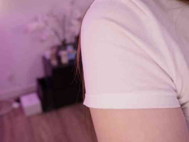 LilyColins webcam