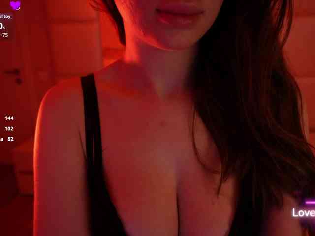 LilyColins webcam