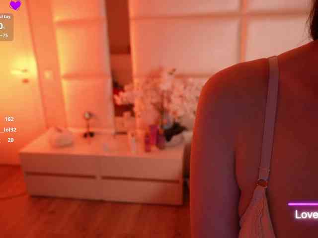 LilyColins webcam