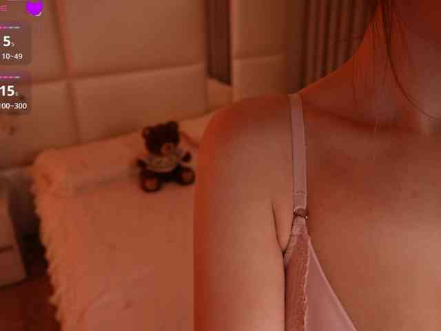 LilyColins LilyColins