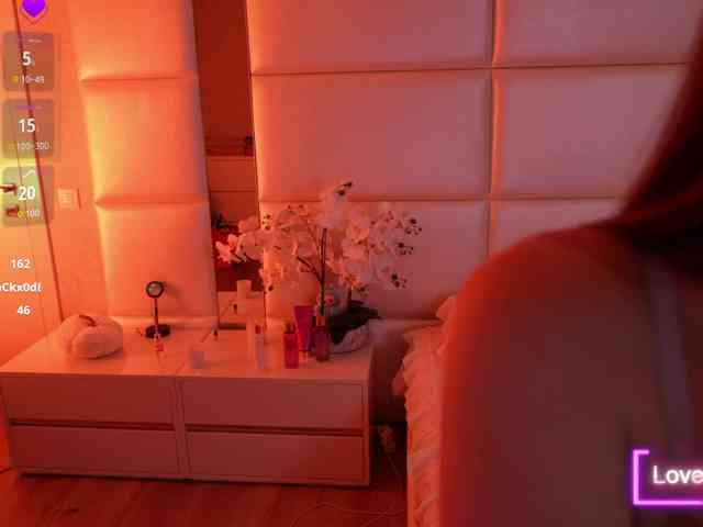 LilyColins webcam
