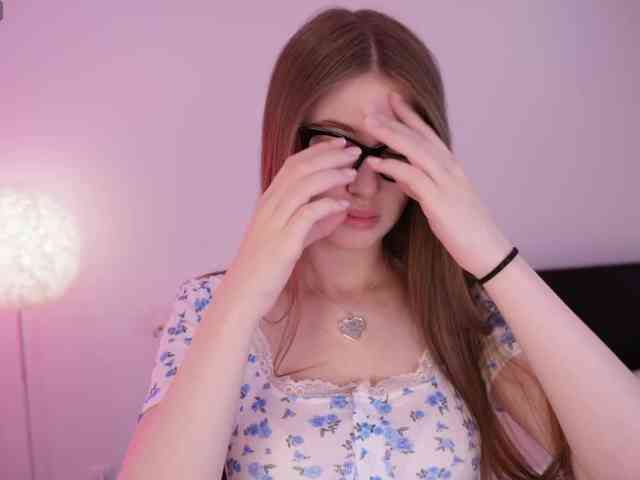 LilyColins webcam