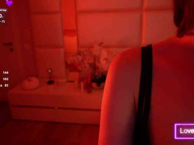 LilyColins webcam
