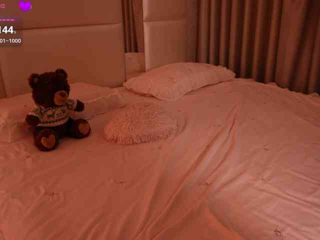 LilyColins LilyColins