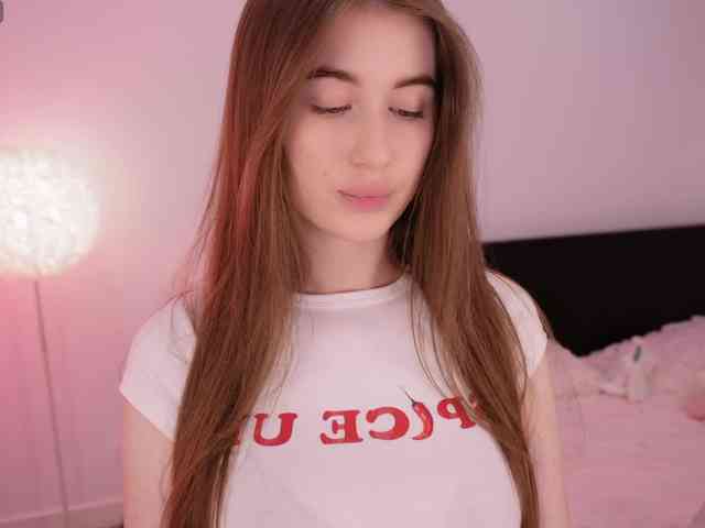 LilyColins webcam