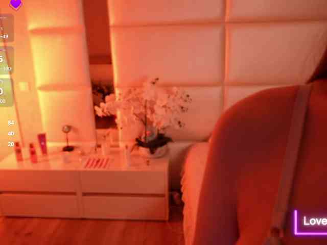 LilyColins webcam