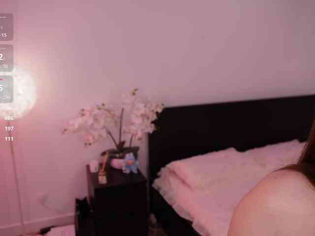 LilyColins webcam