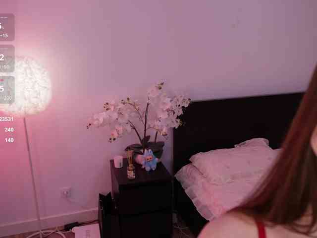 LilyColins webcam