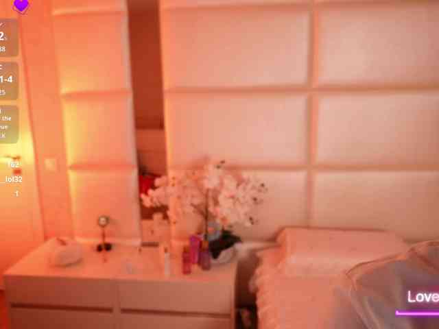 LilyColins webcam